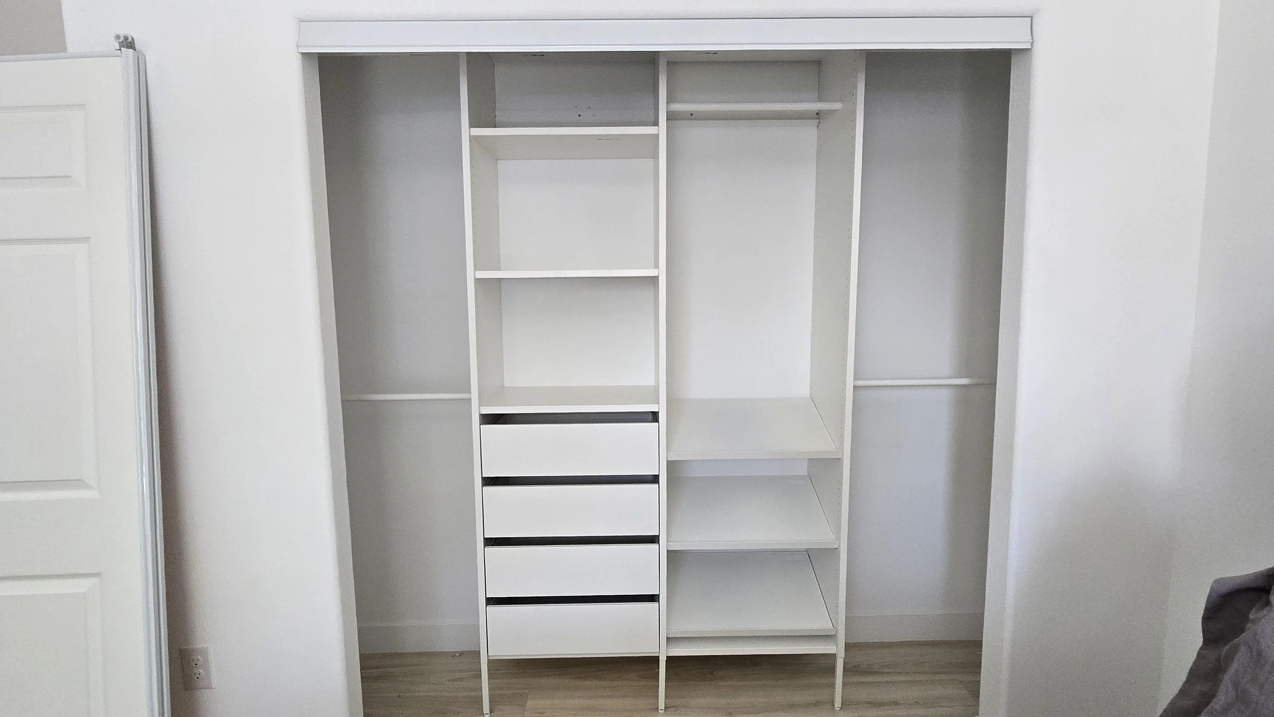 Built-in closet shelving system